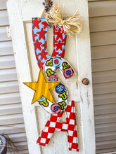 Load image into Gallery viewer, USA Door Hanger w/ Flowers
