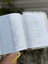 Load image into Gallery viewer, She Reads Truth CSB
