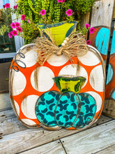 Load image into Gallery viewer, Pumpkin w/Small Pumpkin Door Hanger
