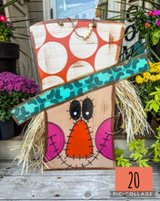 Load image into Gallery viewer, Scarecrow Door Hanger
