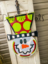 Load image into Gallery viewer, Snowman Head Door Hanger
