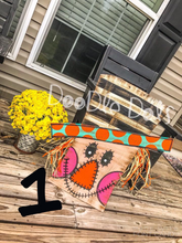 Load image into Gallery viewer, Scarecrow Door Hanger
