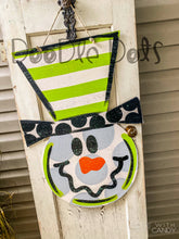 Load image into Gallery viewer, Snowman Head Door Hanger
