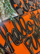 Load image into Gallery viewer, Hello Pumpkin Round Door Hanger
