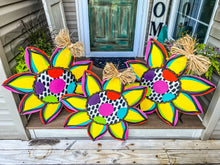 Load image into Gallery viewer, Fun Sunflower Door Hanger
